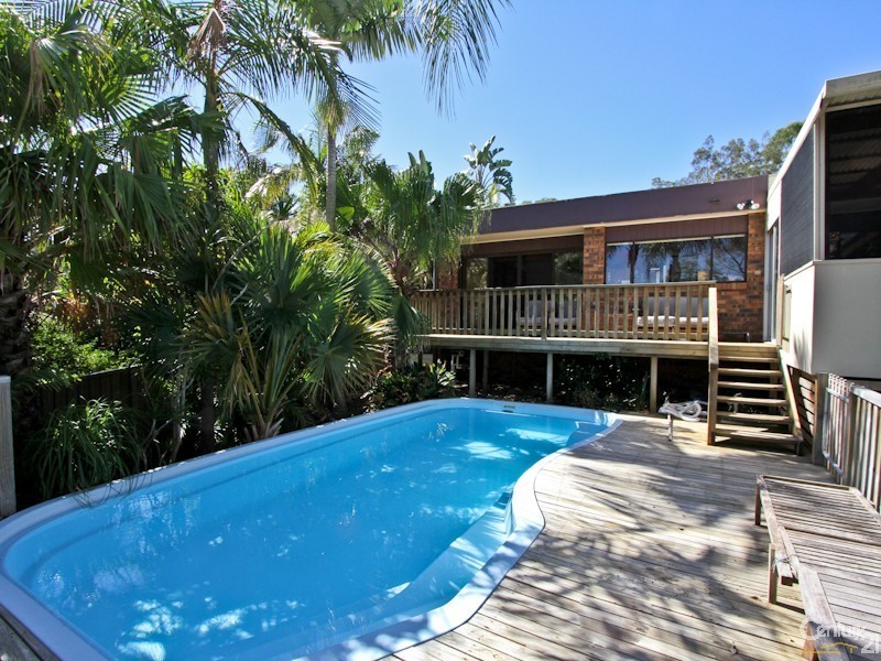 11 Lenaghan Crescent, Eleebana NSW 2282