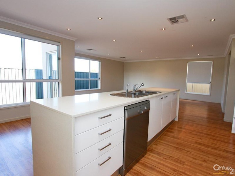 1 Japonica Place, Valentine NSW 2280