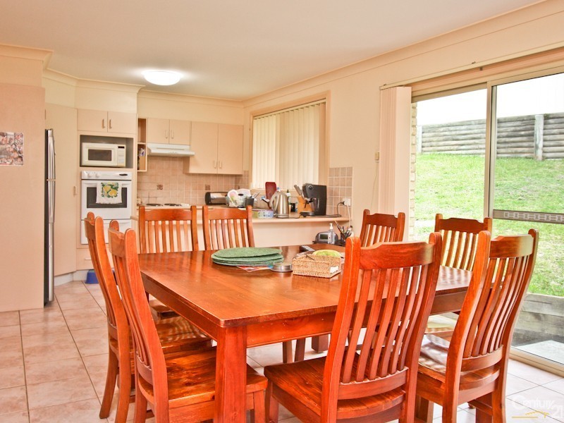 1 Chardonnay Court, Eleebana NSW 2282