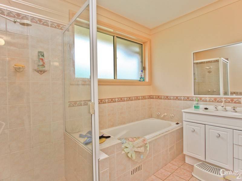 1 Chardonnay Court, Eleebana NSW 2282