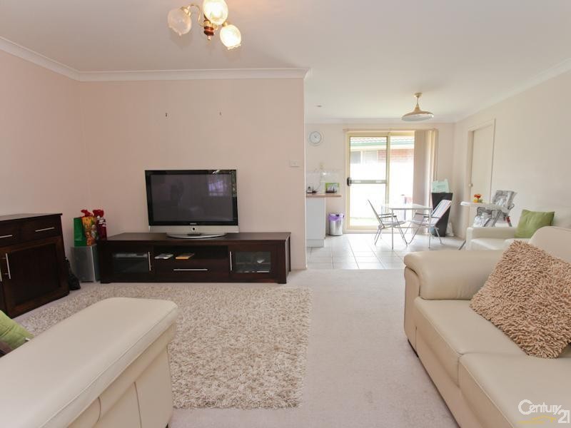 2 Gleeson crescent, Eleebana NSW 2282