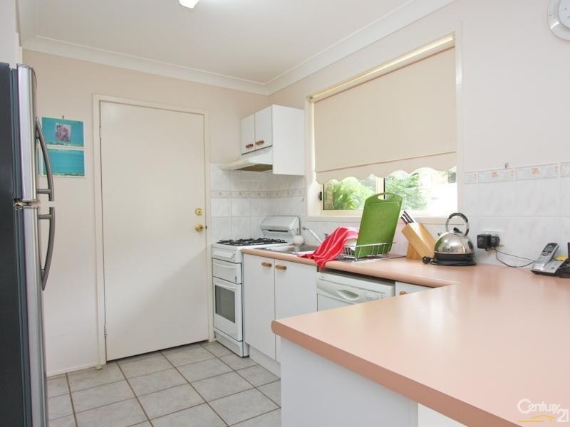 2 Gleeson crescent, Eleebana NSW 2282