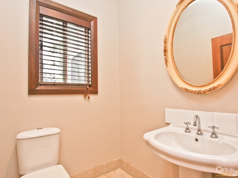 1 Lurnea Crescent, Valentine NSW 2280