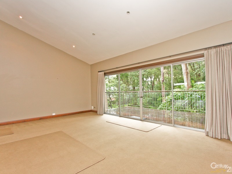 1 Lurnea Crescent, Valentine NSW 2280