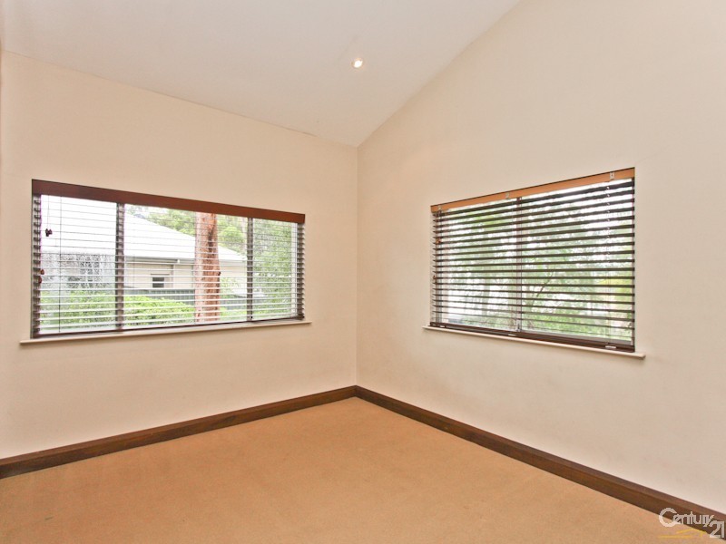 1 Lurnea Crescent, Valentine NSW 2280