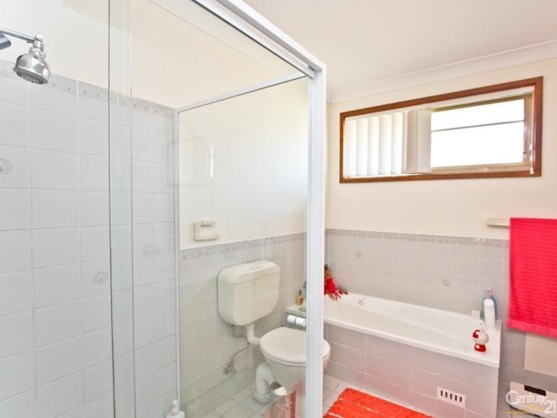 6/4 Delta Close, Eleebana NSW 2282