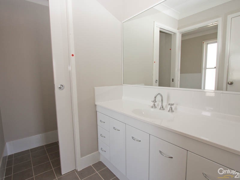 35 Harmony Crescent, Mount Hutton NSW 2290