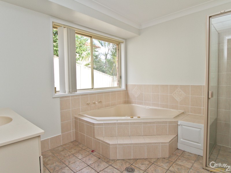 5 Kerrigan Close, Eleebana NSW 2282