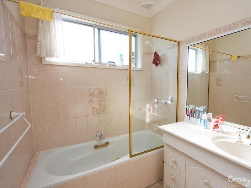 34 Allambee Place, Valentine NSW 2280