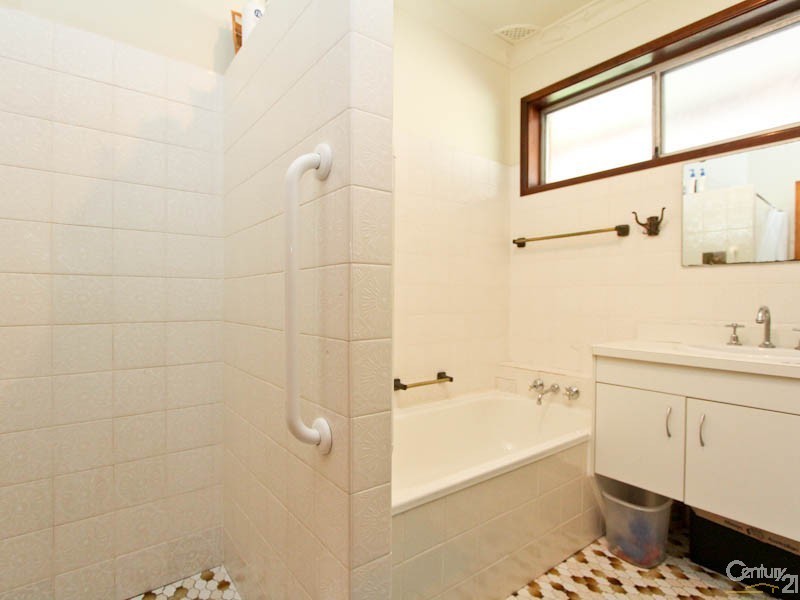 7 Berringar Road, Valentine NSW 2280