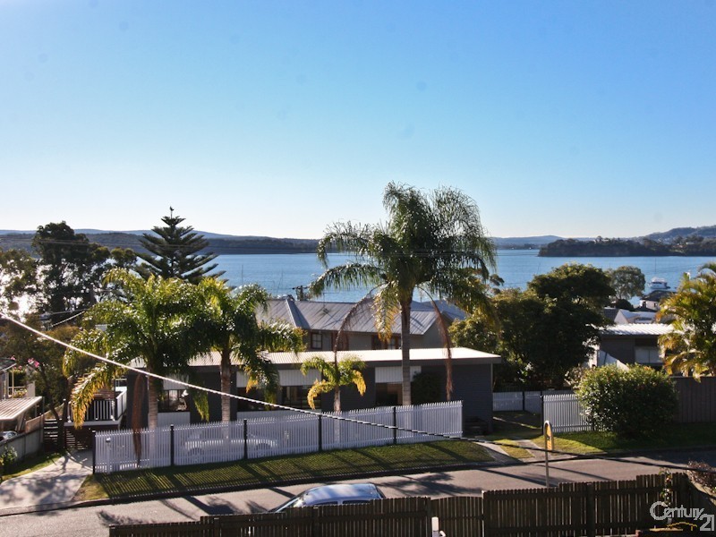 4 Albert Street, Valentine NSW 2280