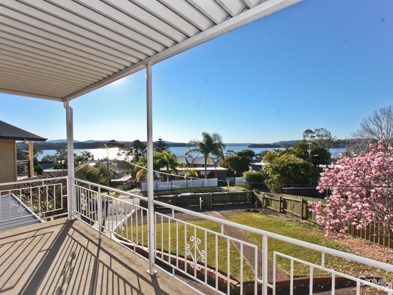 4 Albert Street, Valentine NSW 2280