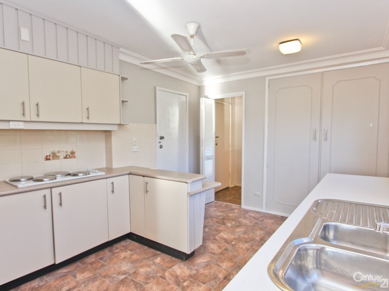 4 Albert Street, Valentine NSW 2280