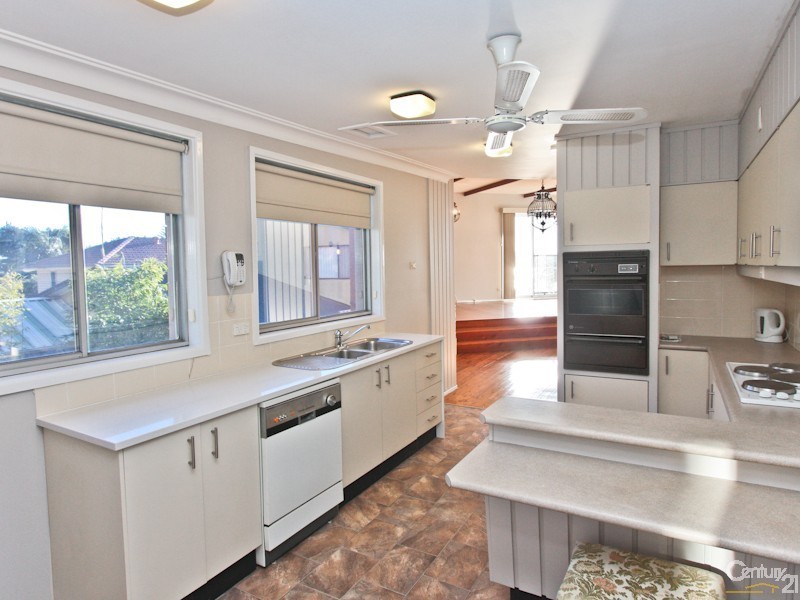 4 Albert Street, Valentine NSW 2280