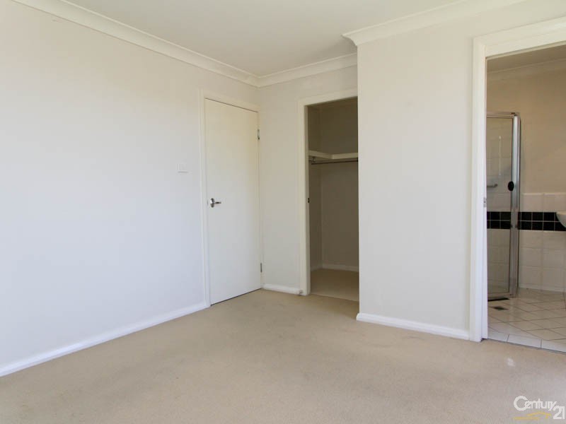 2/18 Geraldton Drive, Redhead NSW 2290