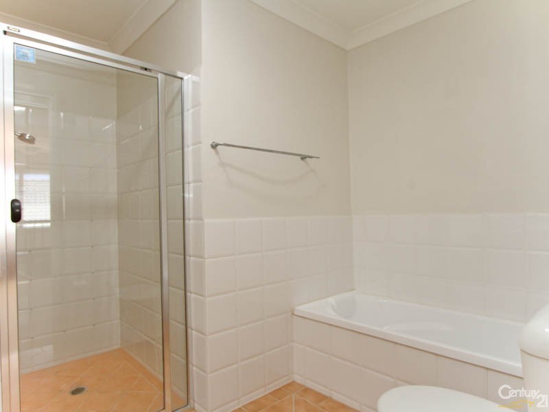 2/18 Geraldton Drive, Redhead NSW 2290