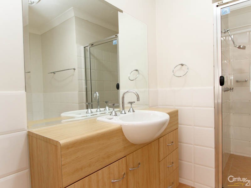 2/18 Geraldton Drive, Redhead NSW 2290