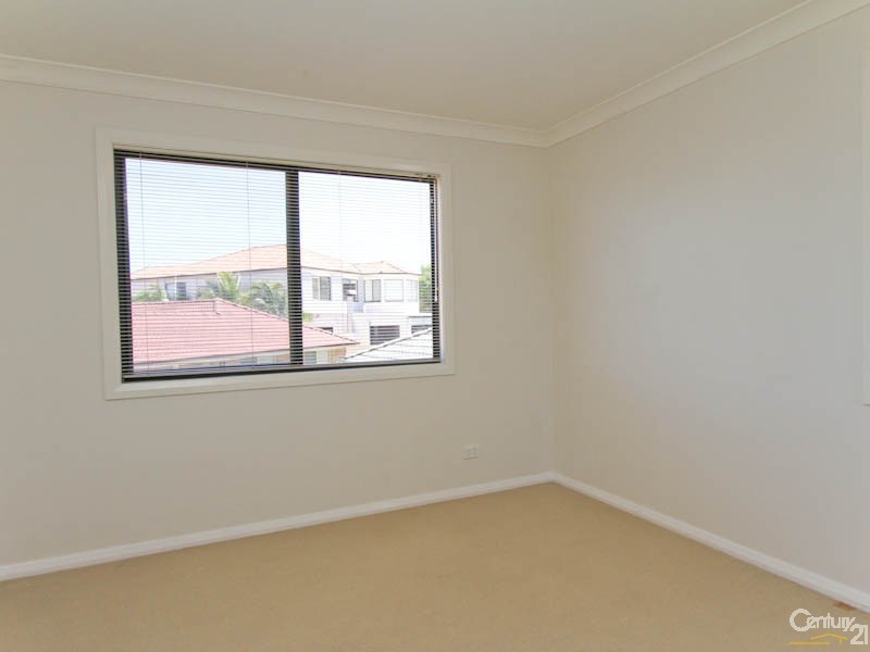 2/18 Geraldton Drive, Redhead NSW 2290