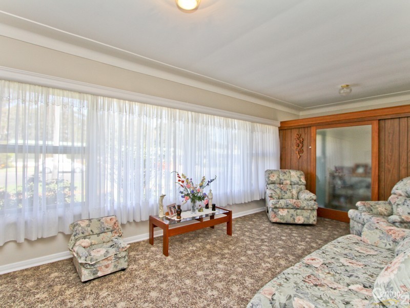 32 St Johns Drive, Croudace Bay NSW 2280