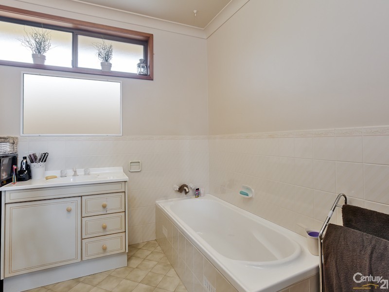 1/23 Ruston Avenue, Valentine NSW 2280