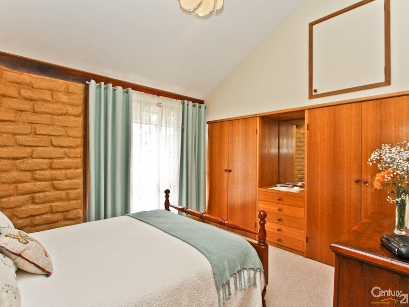 8 Eaton Close, Warners Bay NSW 2282