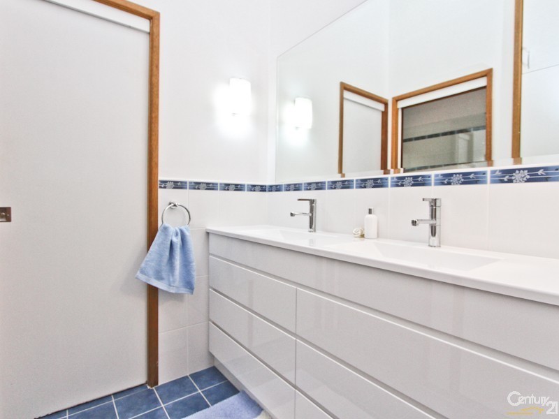 8 Eaton Close, Warners Bay NSW 2282