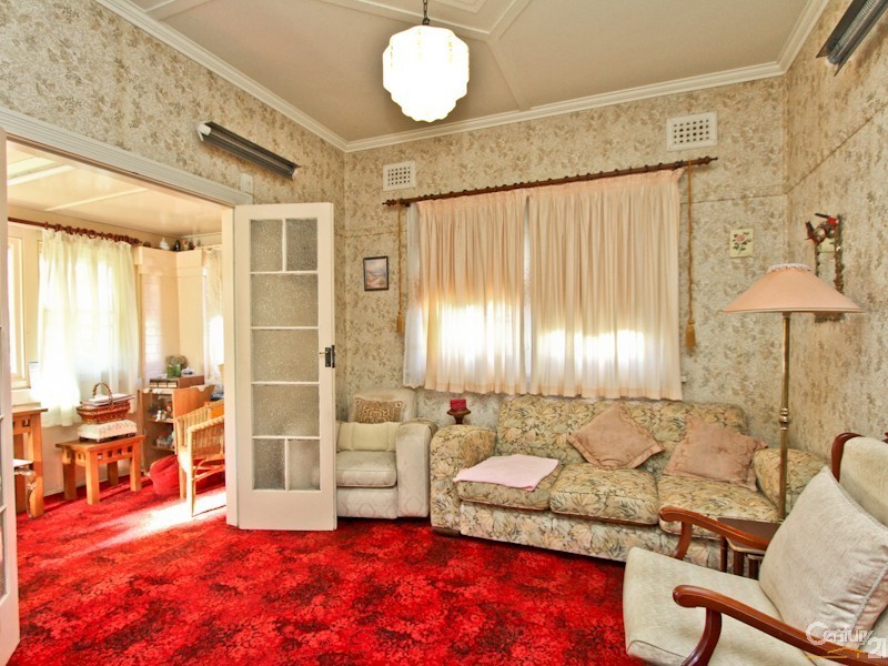 8 Blair Street, Teralba NSW 2284