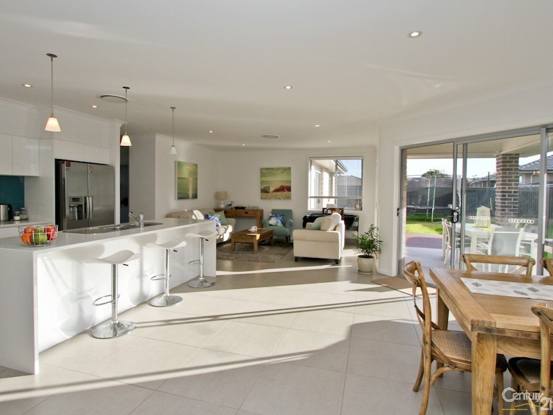 30 John Darling, Belmont North NSW 2280