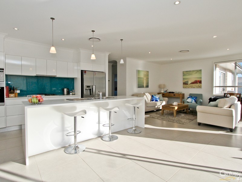 30 John Darling, Belmont North NSW 2280