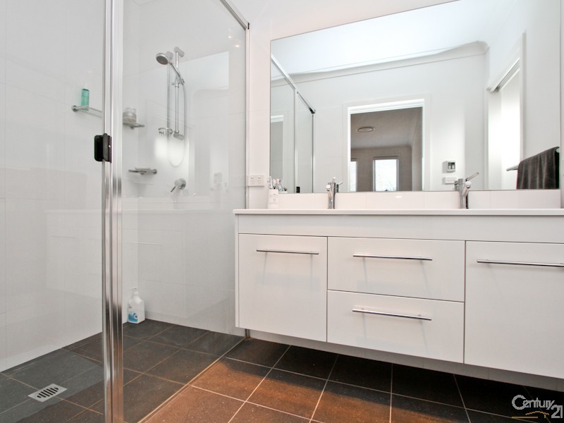 30 John Darling, Belmont North NSW 2280
