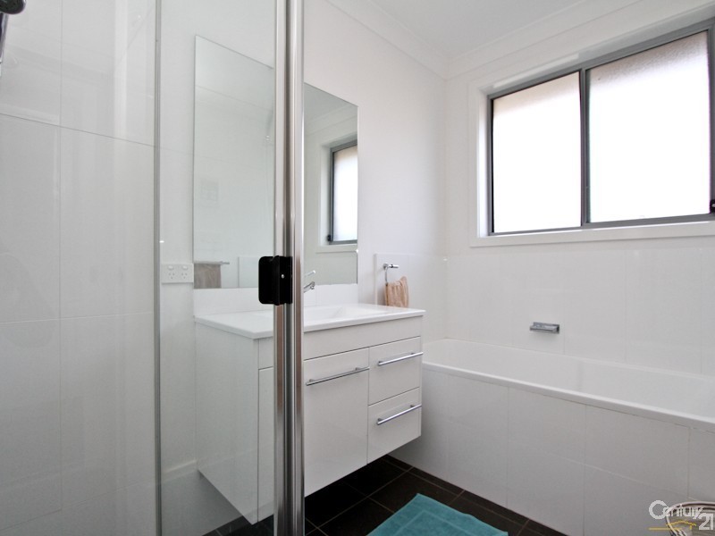 30 John Darling, Belmont North NSW 2280