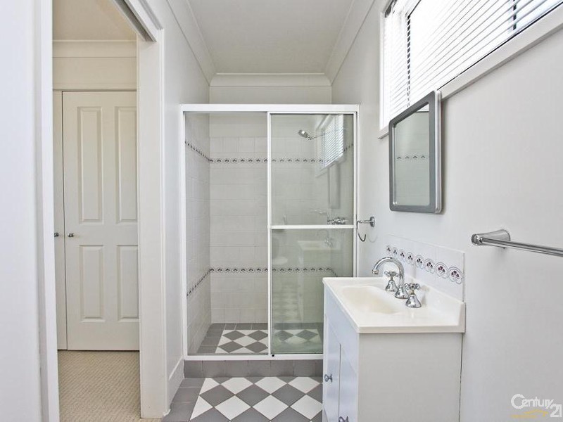 120 Macquarie Grove, Caves Beach NSW 2281