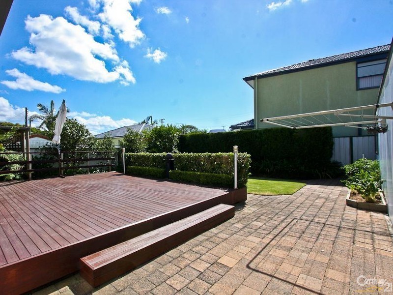 120 Macquarie Grove, Caves Beach NSW 2281