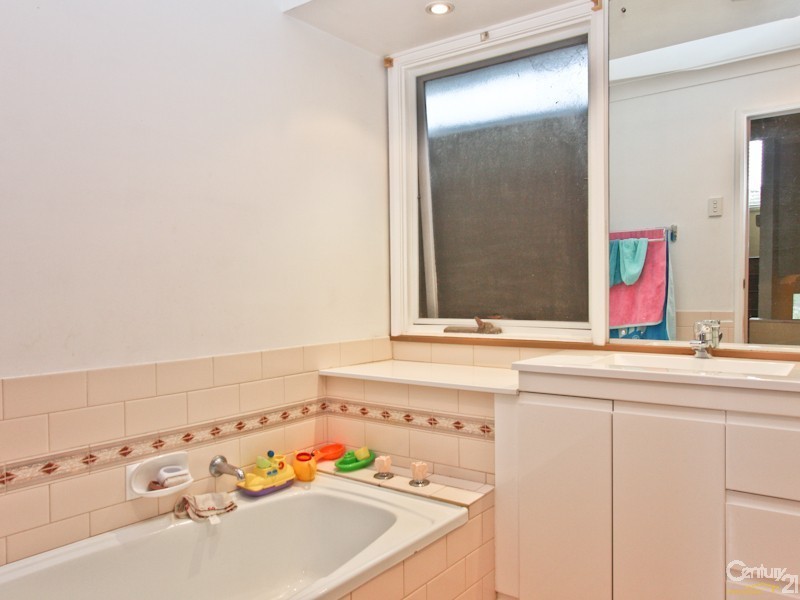 4 Pannamena Crescent, Eleebana NSW 2282