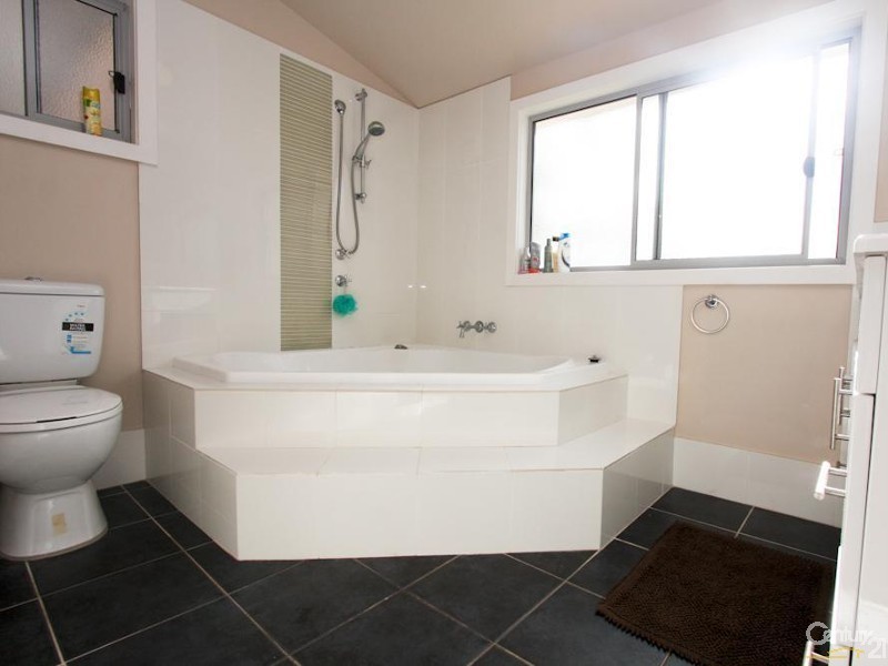 21 Macquarie Drive, Belmont North NSW 2280
