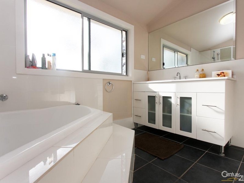 21 Macquarie Drive, Belmont North NSW 2280