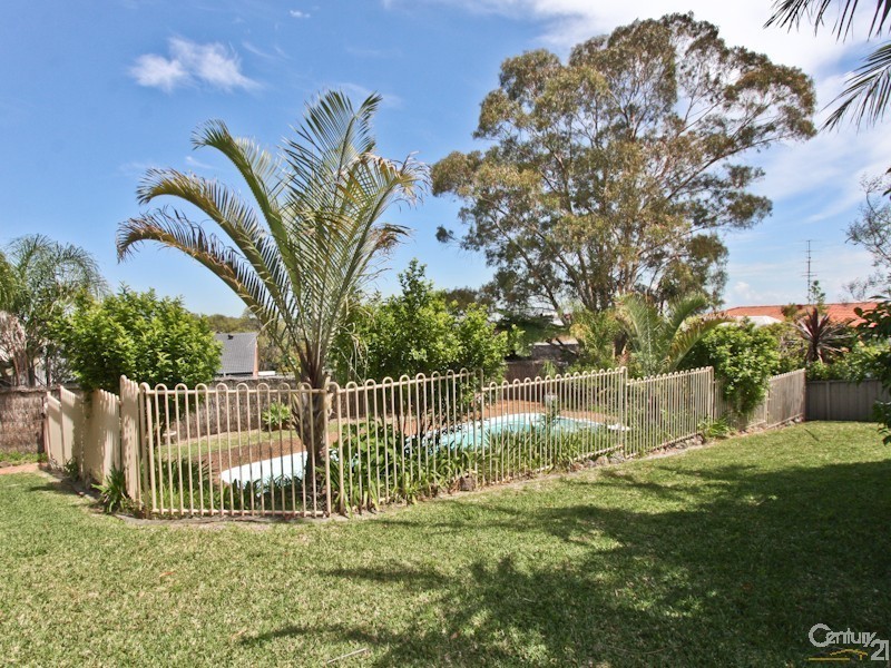 4 Clearbrook Close, Eleebana NSW 2282