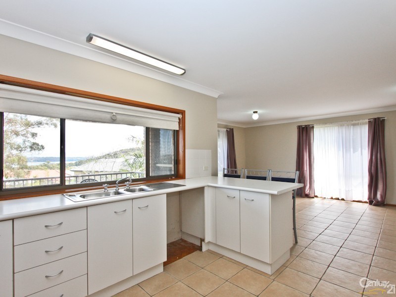 4 Clearbrook Close, Eleebana NSW 2282