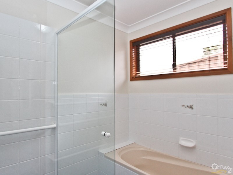 4 Clearbrook Close, Eleebana NSW 2282