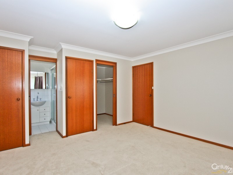 4 Clearbrook Close, Eleebana NSW 2282