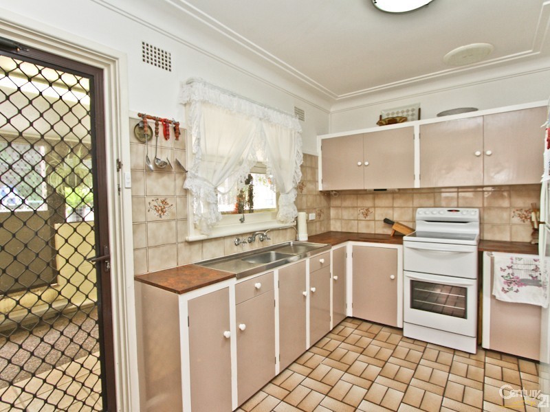 16 Victor Avenue, Valentine NSW 2280