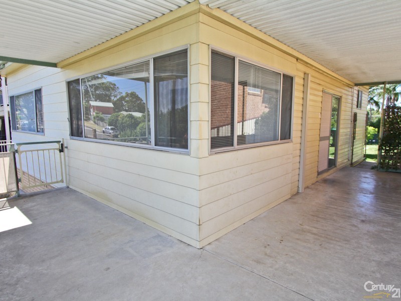 6 Eleebana Road, Eleebana NSW 2282