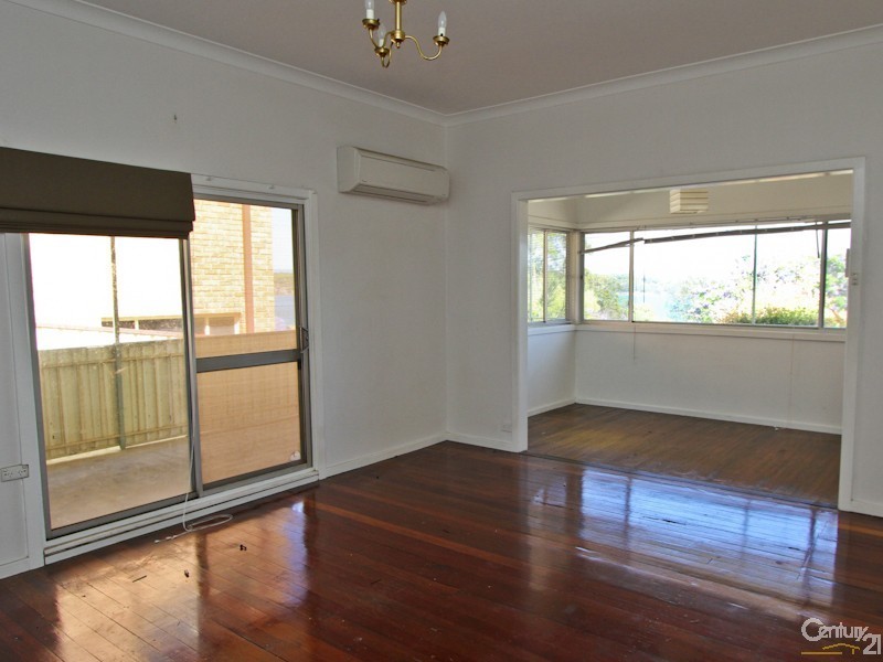 6 Eleebana Road, Eleebana NSW 2282