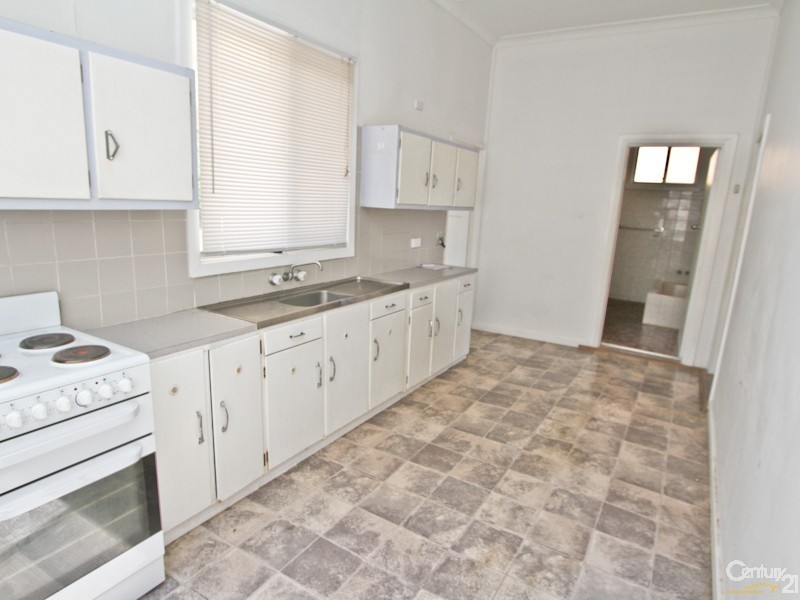 6 Eleebana Road, Eleebana NSW 2282