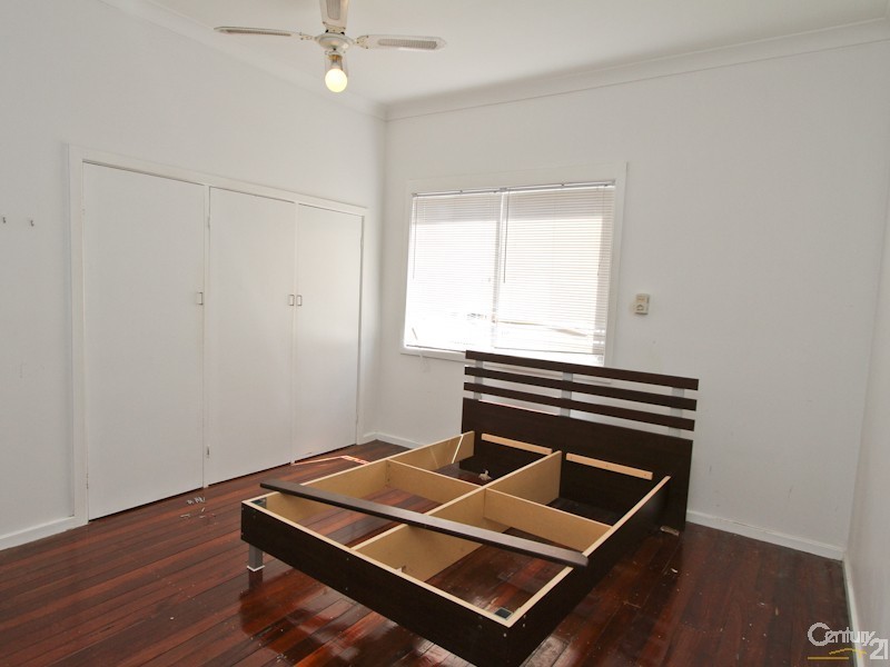 6 Eleebana Road, Eleebana NSW 2282