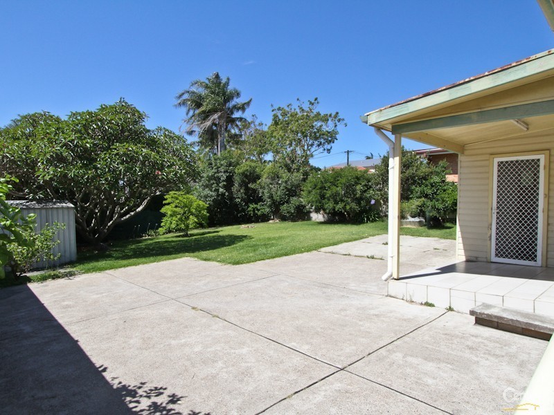 6 Eleebana Road, Eleebana NSW 2282