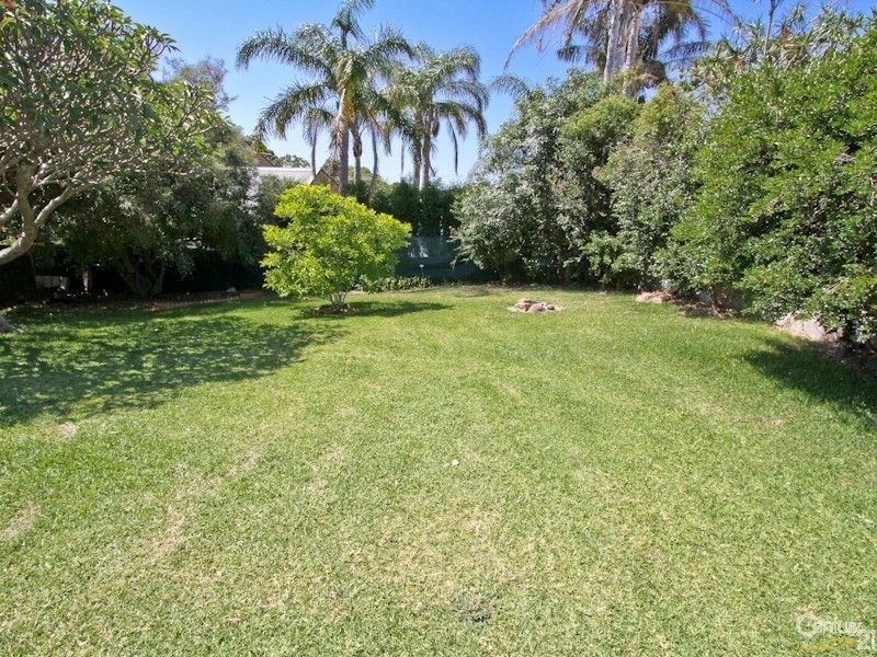6 Eleebana Road, Eleebana NSW 2282