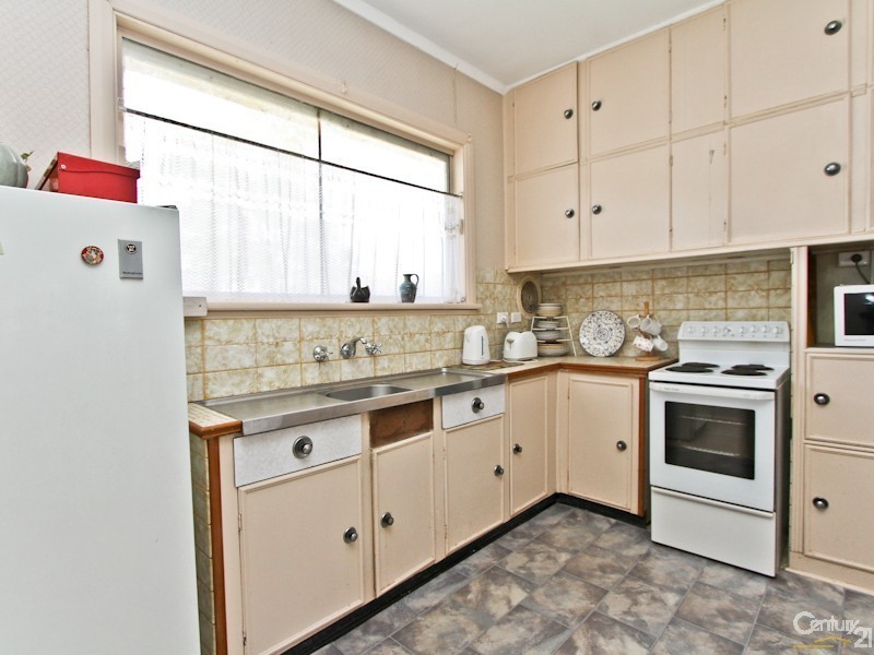 24 Lurnea Crescent, Valentine NSW 2280