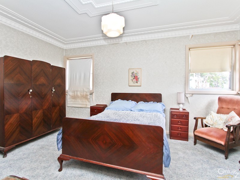 24 Lurnea Crescent, Valentine NSW 2280