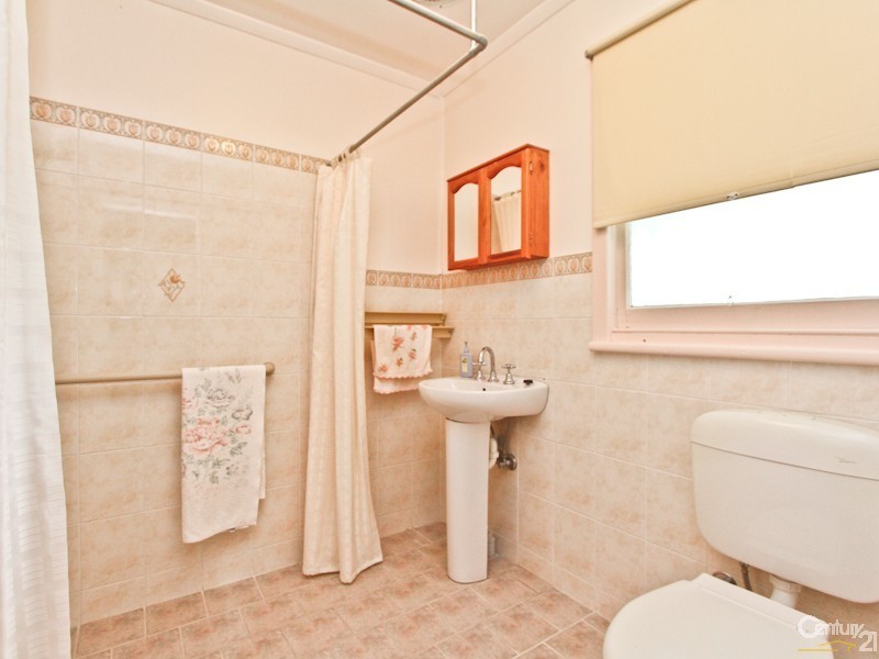 24 Lurnea Crescent, Valentine NSW 2280